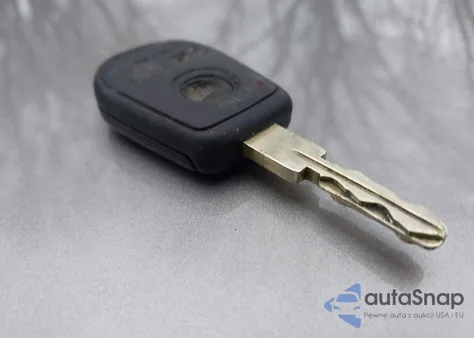 2000 BMW 528Ia z USA, uszkodzony, nr VIN WBADM6342YGU07048